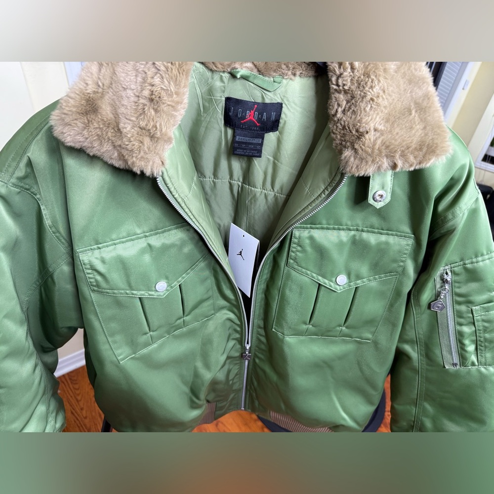 GORGEOUS JORDAN RENEGADE WOMEN’S JACKET !!! - Picture 9 of 13